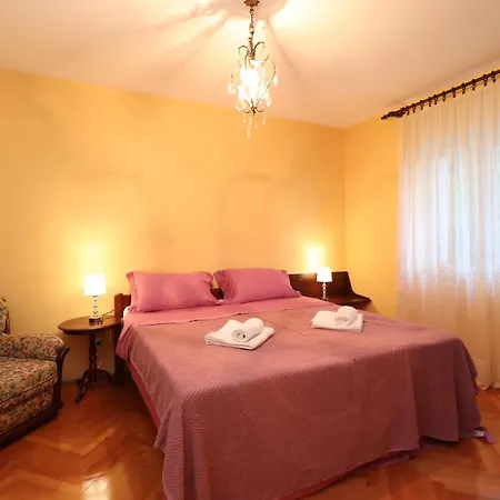Happy, Perfect For Two, With Seaview Balconies And Free Parking