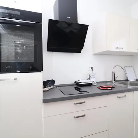 Happy, Perfect For Two, With Seaview Balconies And Free Parking Apartmán