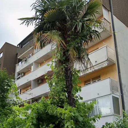 Happy, Perfect For Two, With Seaview Balconies And Free Parking *