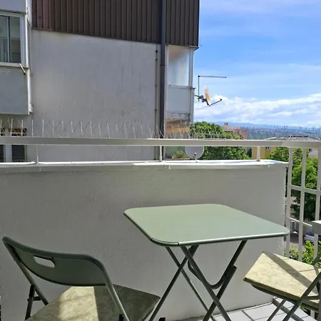 Happy, Perfect For Two, With Seaview Balconies And Free Parking *