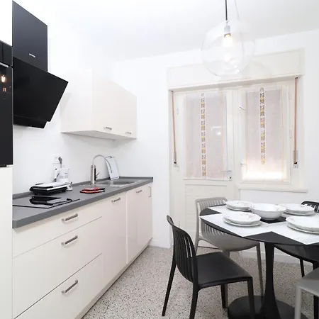 Happy, Perfect For Two, With Seaview Balconies And Free Parking * Abbázia