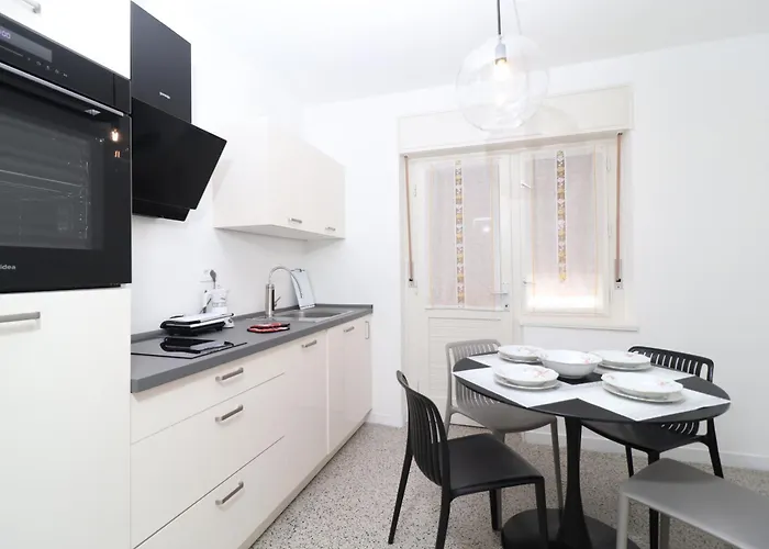 Happy, Perfect For Two, With Seaview Balconies And Free Parking * オパティヤ