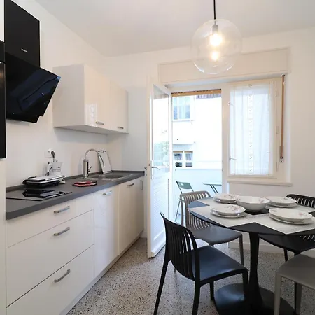 Happy, Perfect For Two, With Seaview Balconies And Free Parking Apartment *