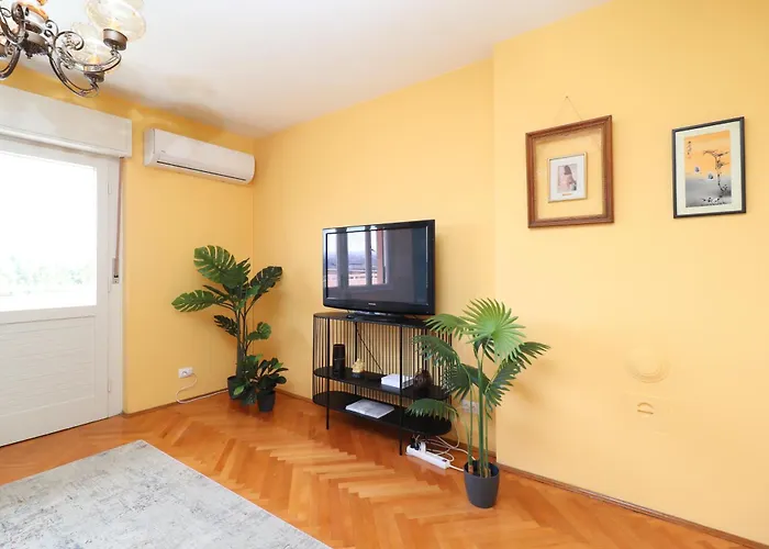 Apartment Happy, Perfect For Two, With Seaview Balconies And Free Parking